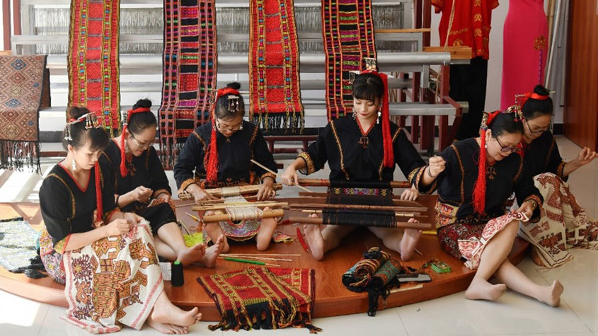 The Art of China's Li Brocade: Weaving Tradition and Innovation